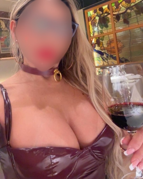 La seducción y el placer corren por mis venas.