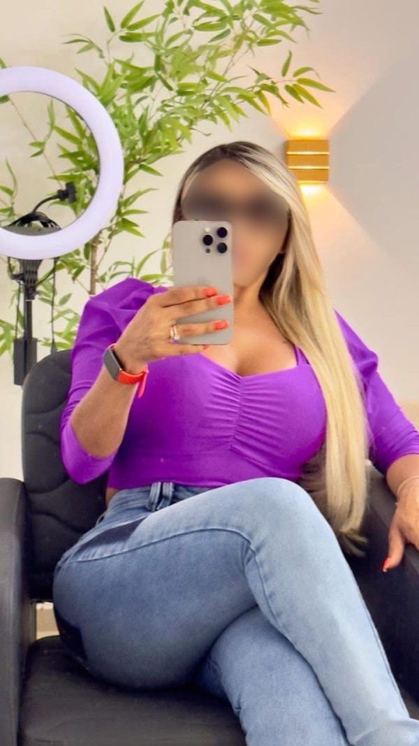 La seducción y el placer corren por mis venas.