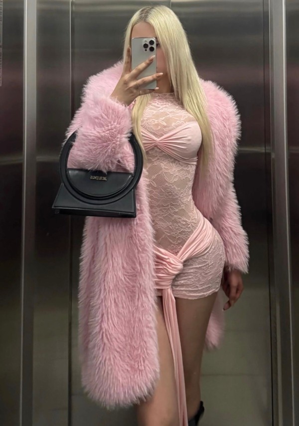 ANGELA 26 años, CHICA TRANS EXUBERANTE, SENSUAL y muy JUGUETONA