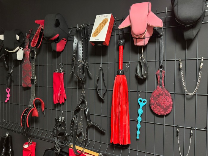 Sado,arnés,lluvia dorada Ama Angy bdsm