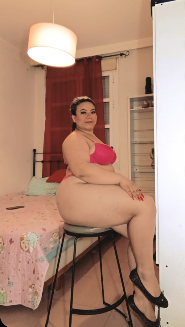 CHICA CURVI GUARRILLA Y VICIOSA EN MALAGA