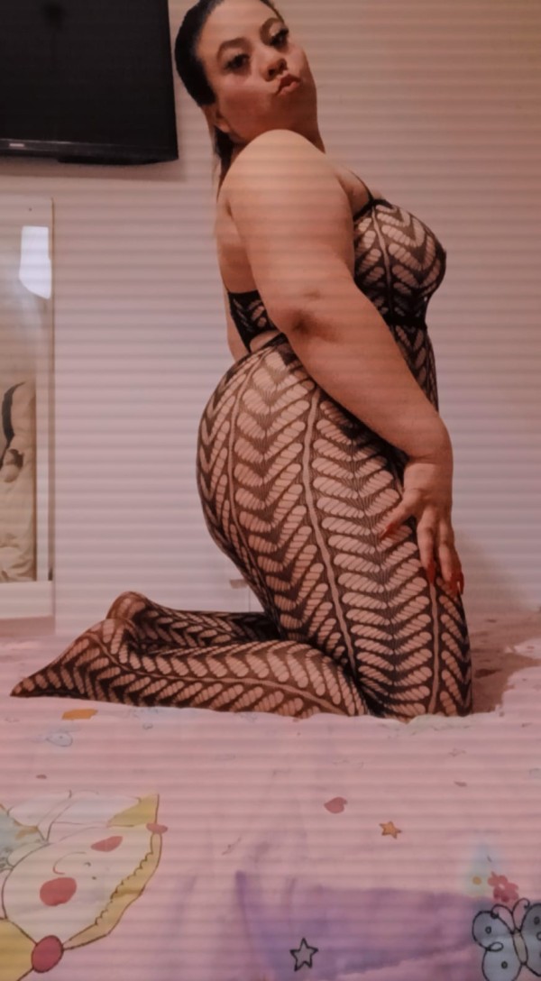 CHICA CURVI GUARRILLA Y VICIOSA EN MALAGA