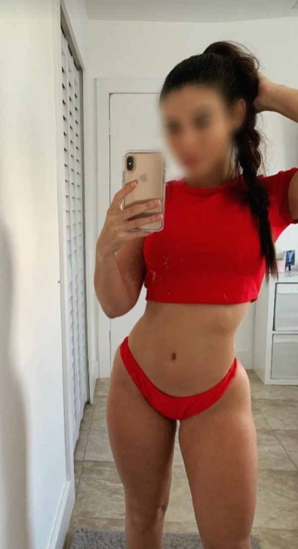 MUY GUAPA Y CACHONDA EN PAMPLONA