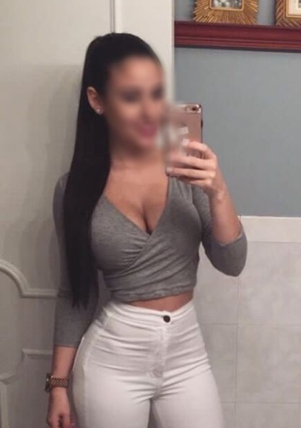 MUY GUAPA Y CACHONDA EN PAMPLONA