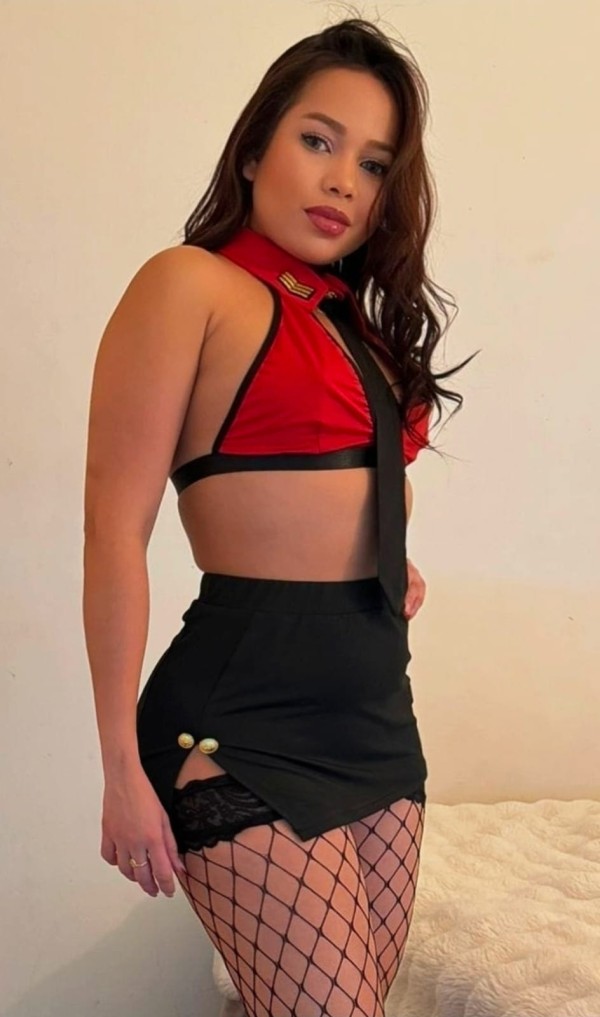 Espectacular jovencita masajista y acompañante