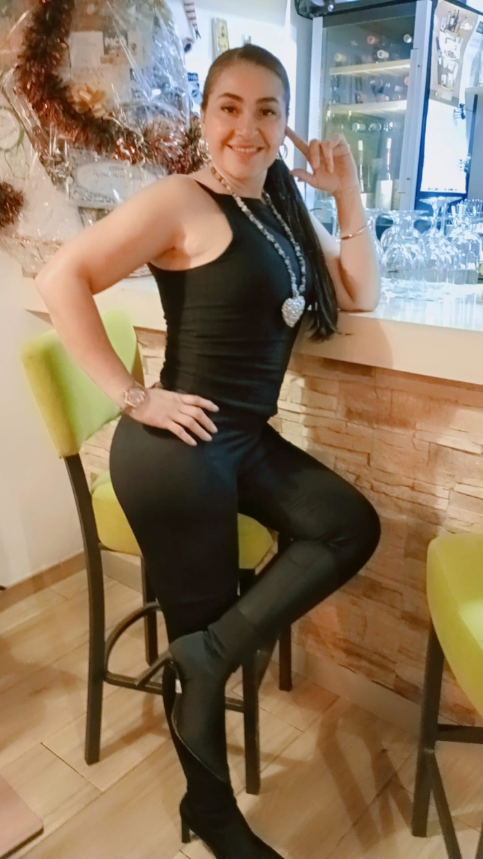 Masajista profesional, demostrable !! Con camilla