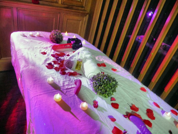 Masajista profesional, demostrable !! Con camilla