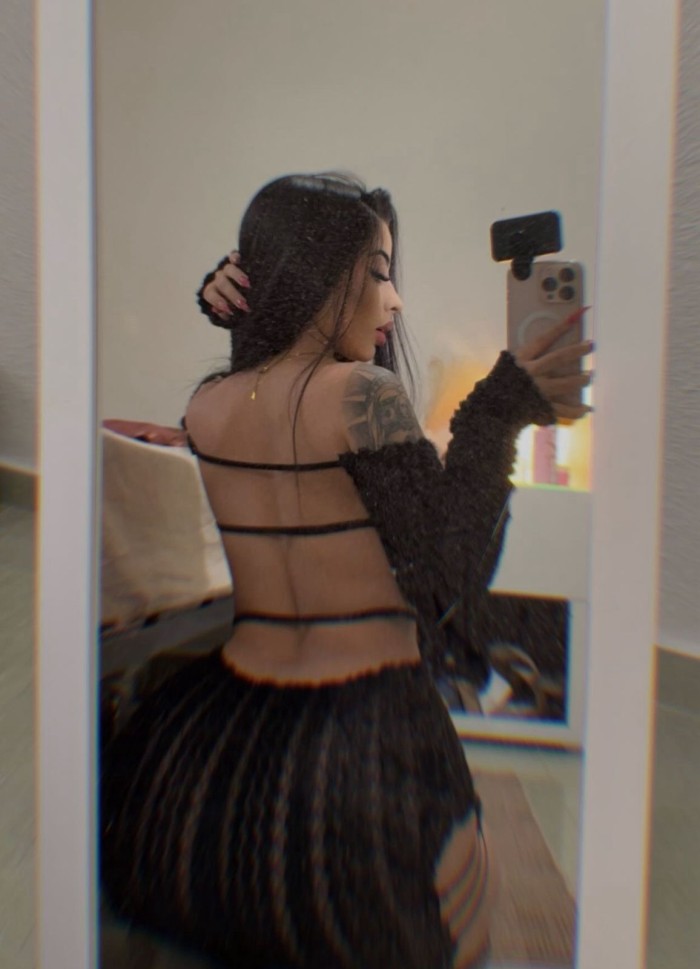 Jovencita divertida y con ganas de diversión.