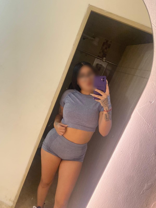 NOA COLOMBIANA GUAPA FIESTERA TRATO DE NOVIOS en torremolinos