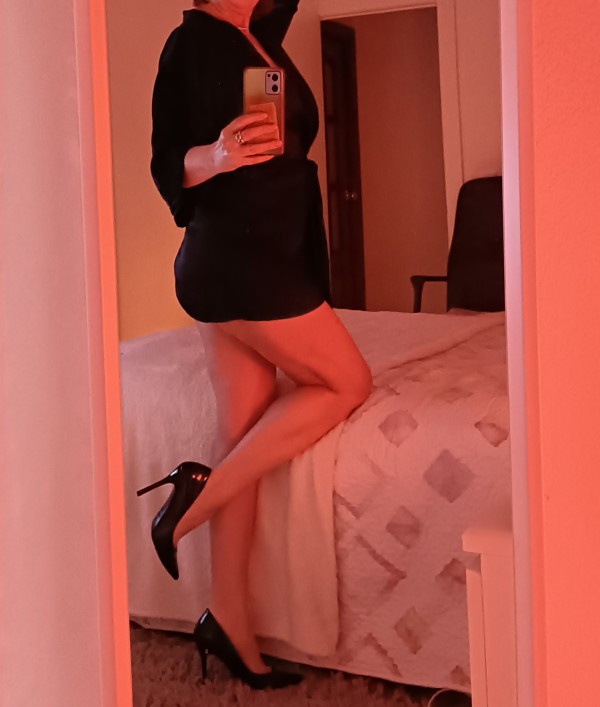 Novedad, ardiente y Caliente madurita