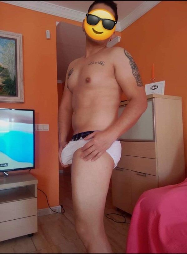 SIN ENGAÑOS CHAVAL POLLON BUENORRO CON SITIO PROPIO PISO CÓMODO