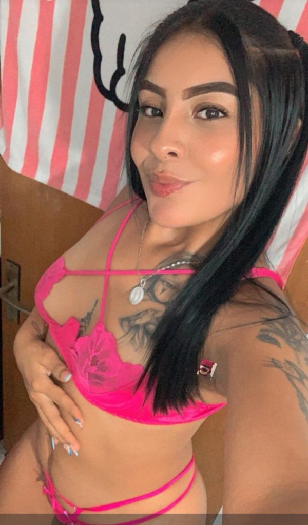 Morbosa fiestera diavlona complacente y divertida