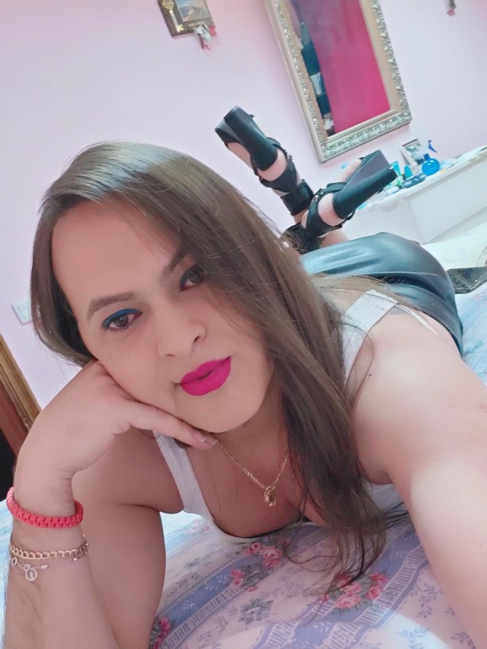 Alison tu travesti besucona