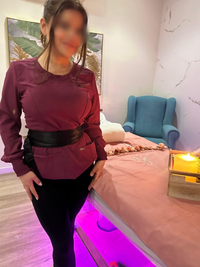 JOVEN ESPAÑOLA MASAJISTA DE LUXE, GIRONA