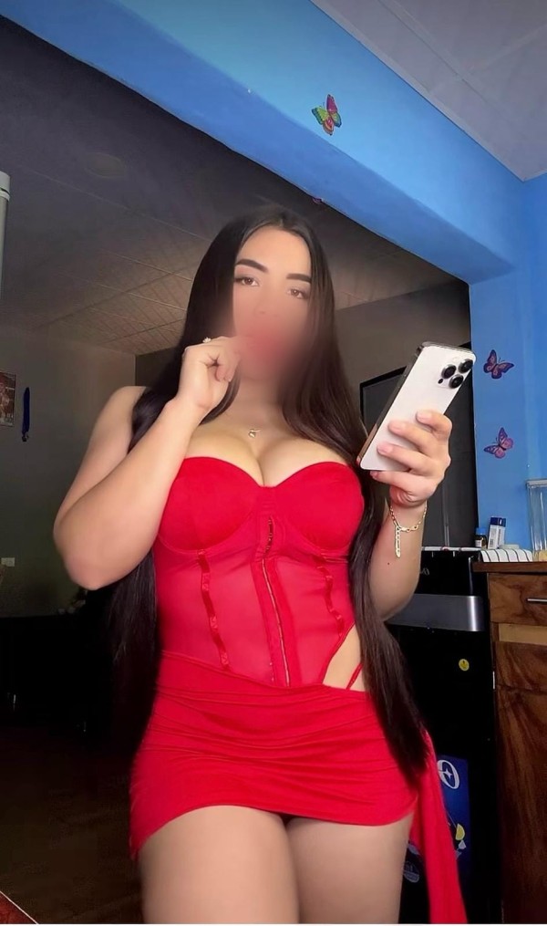 CACHONDA FOLLONA TRAGONA HAMBRÍENTA DE POLLA EN BURGOS