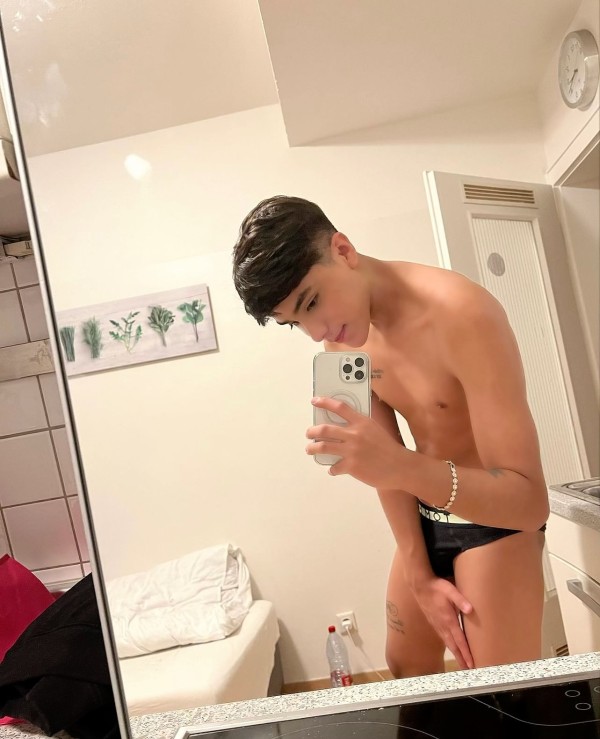 Valentino nuevo en tu ciudad sex depraved