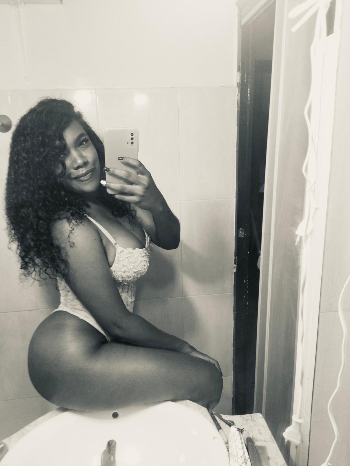 MORENA FOGOSA FIESTERA