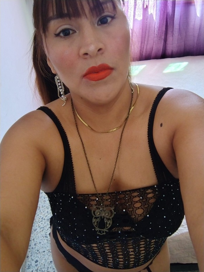 Eimy, preciosa joven novedad por Leon