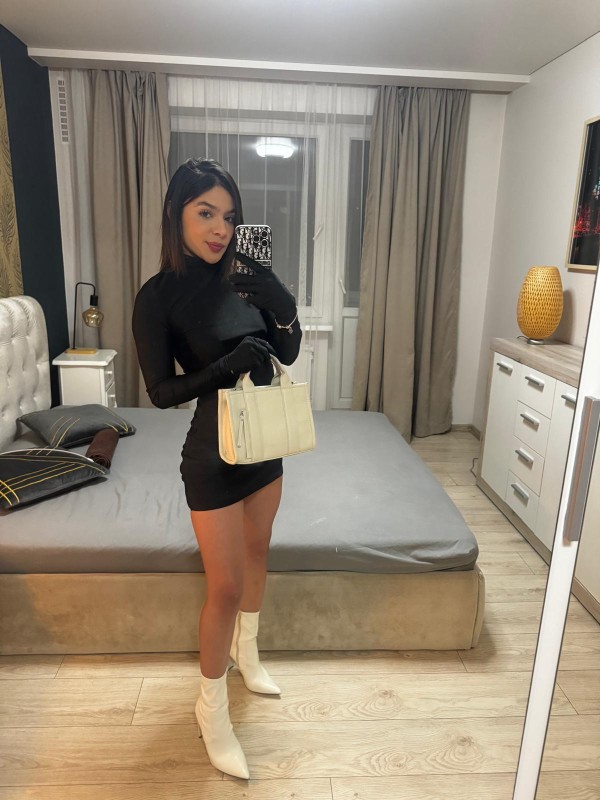 HERMOSA DELGADITA, JOVENCITA