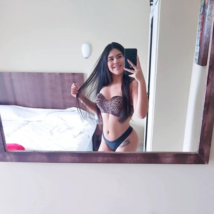 Joven Escort 22 citas y salidas elviria san pedro
