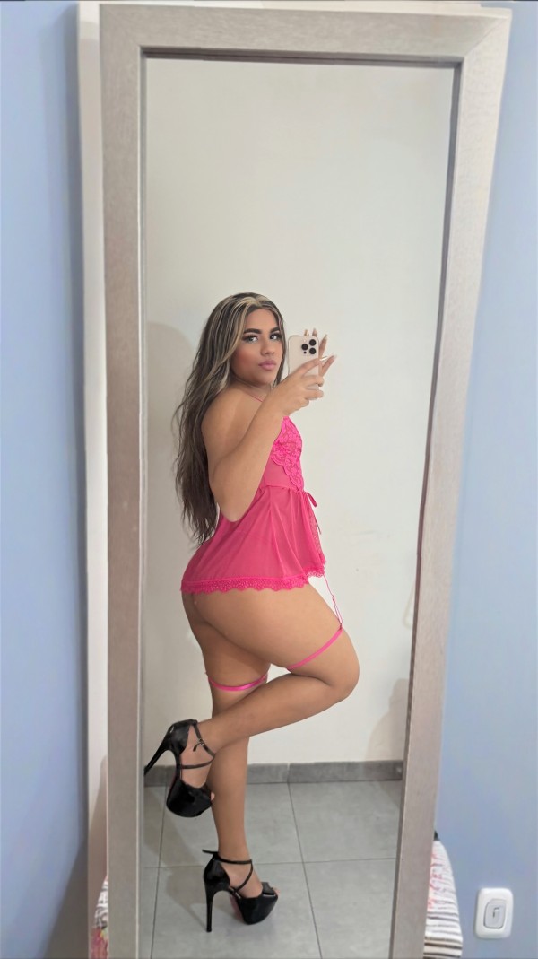 Niñata femenina lechera con sorpresa extra grande que te hará muy feliz
