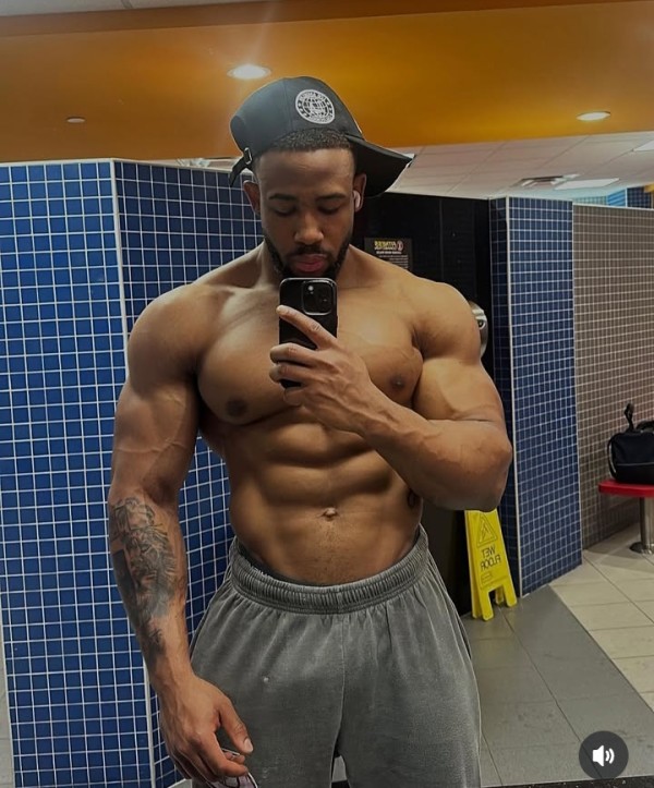 SEXYY JOVEN MORENO ATLÉTICO DOTADO