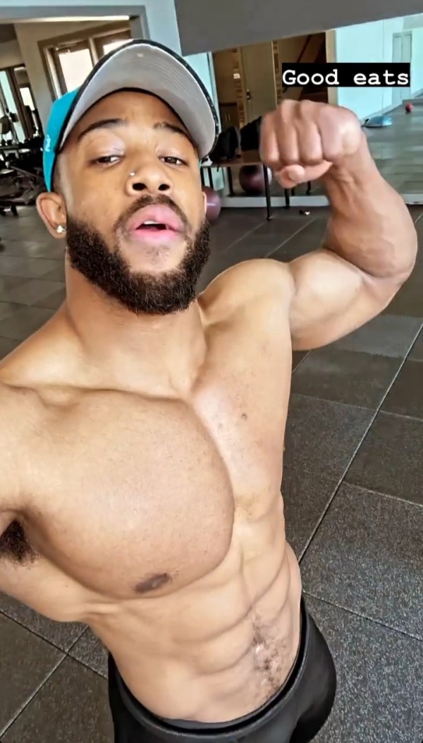 SEXY MORENO ATLÉTICO DESDE MADRID TE PUEDO LLEGAR