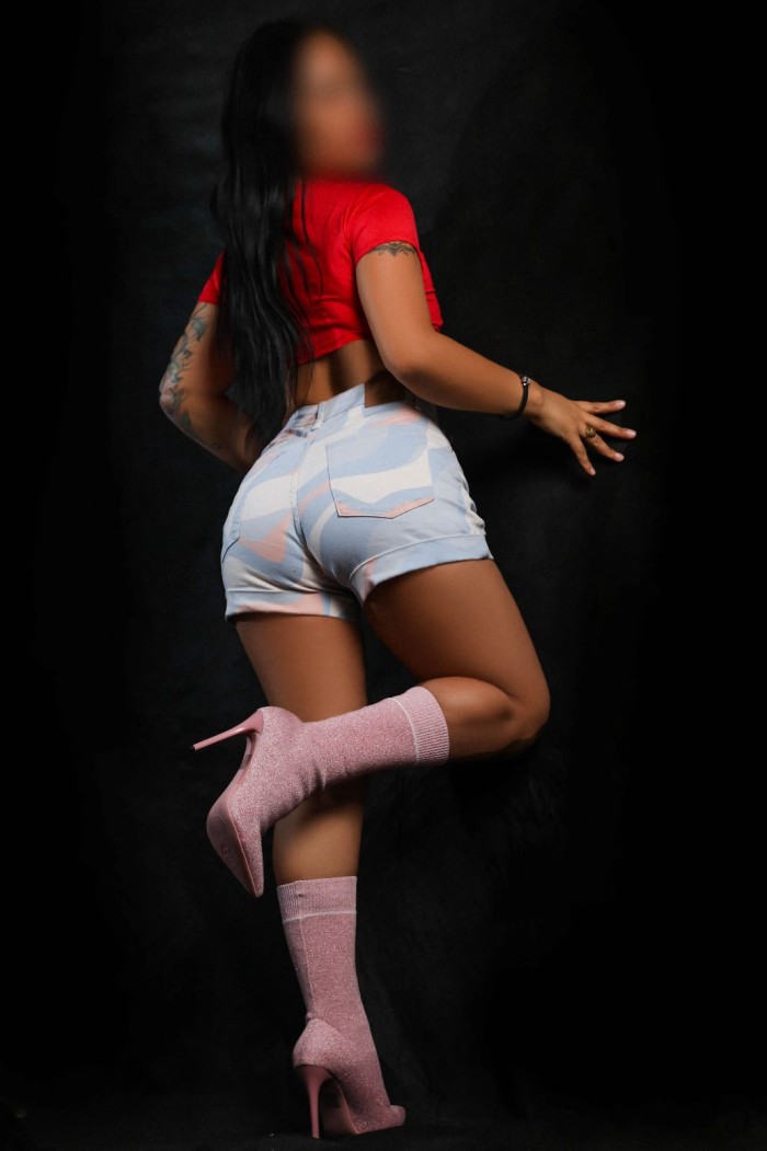 NUEVAS CHICAS ESTRENANDO NUEVO PISO EN LA ZONA 24H