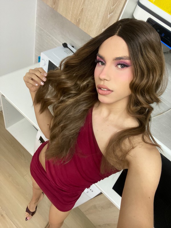 VERSÁTIL-LECHERA-PIDE VERGA A GRITOS-APRETADITA