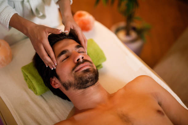 BENEFICIOS DEL MASAJE FACIAL,MUJER–HOMBRE