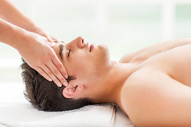BENEFICIOS DEL MASAJE FACIAL,MUJER–HOMBRE