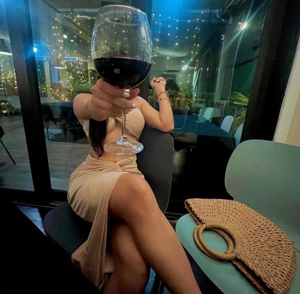 DULZURA, MISTERIO Y SONRISAS QUE DESPIERTAN CURIOS EN LLORET DE MAR