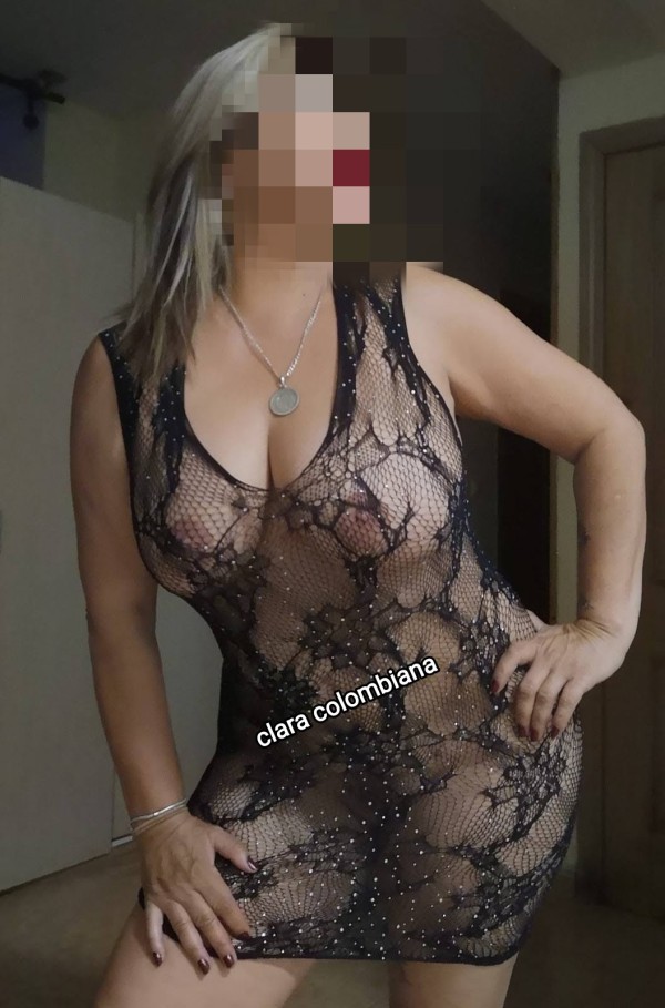 Clara colombiana madurita rubia con curvas lindas