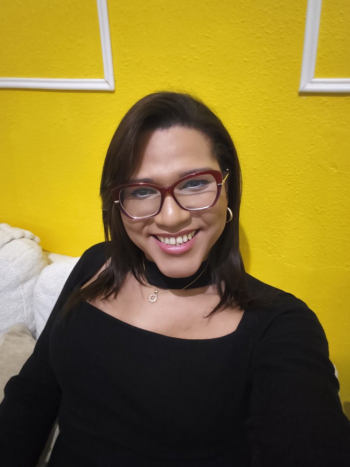 Morena fogosa viciosa complaciente discreta disp