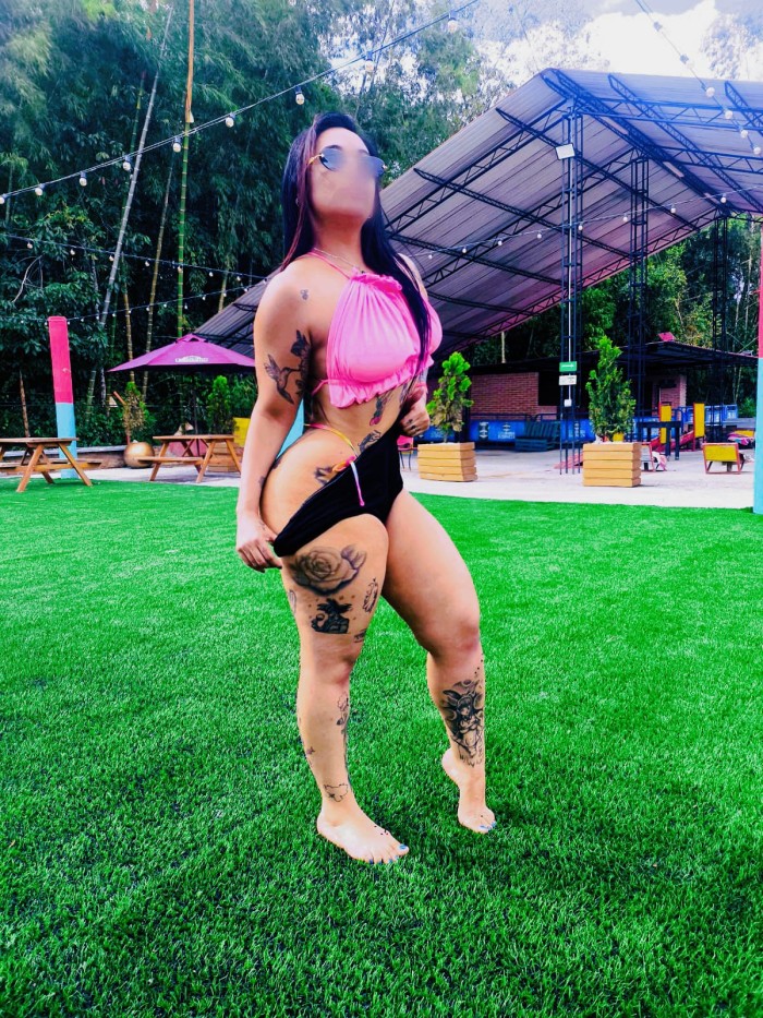 EN VECINDARIO ARDIENTE SENSUAL BOMBA DE SEXO