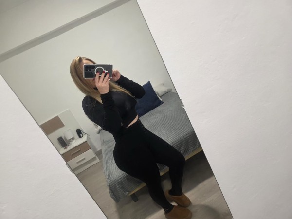 Karla, rubias con ganas de conocerte, primera vez en tu zona. Huelva centro