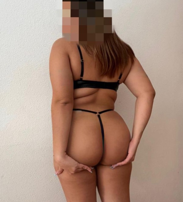 JOVENCITA DE 21 AÑOS ENROLLADA Y CACHONDA