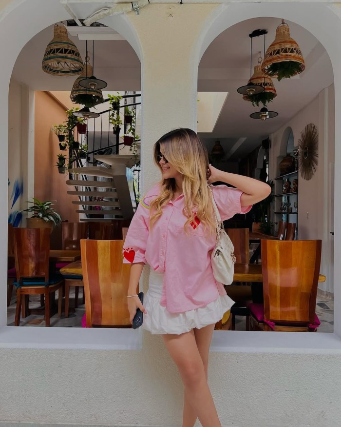 Encantadora Rubia Complaciente