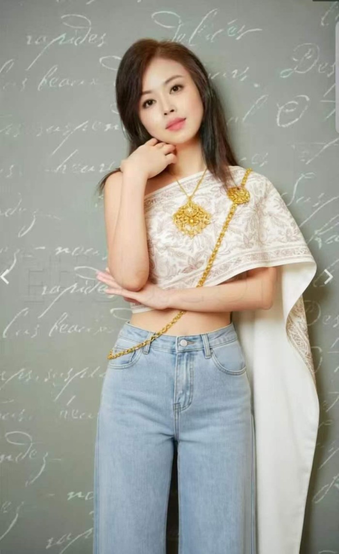 Asiática muy cachonda con ganas de mucho sexo