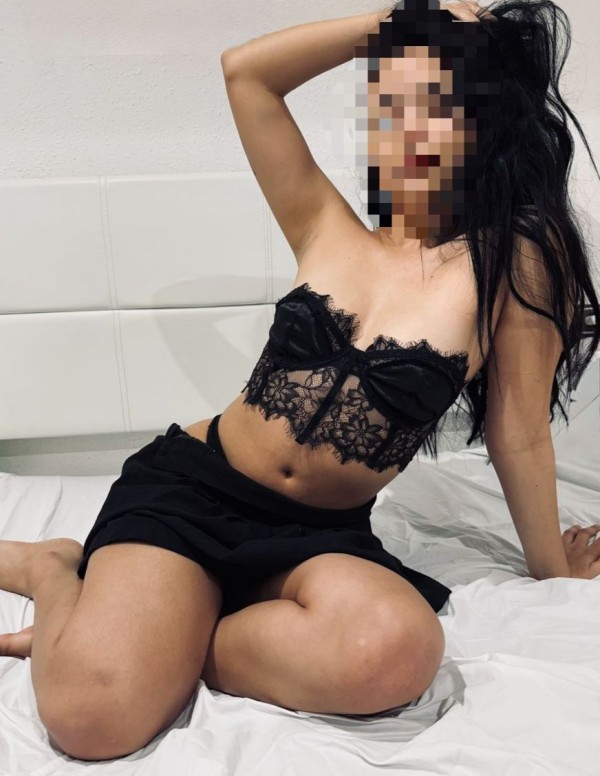 LATINA TRAGA POLLA