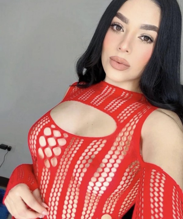 CRISTINA FIESTERA PUTISIMA CACHONDA RECIÉN LLEGADA