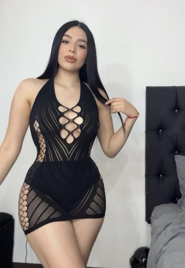 CRISTINA FIESTERA PUTISIMA CACHONDA RECIÉN LLEGADA