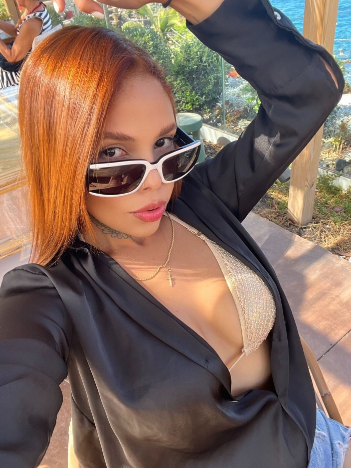 ARDIENTE SENSUAL COMPLACIENTE SEXO ADICTIVO