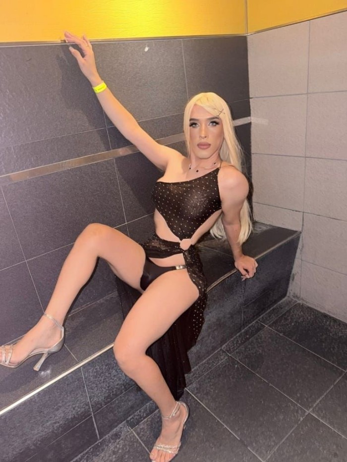 UNA JOVEN TRANS CON GANAS DE COMER EL MUNDO