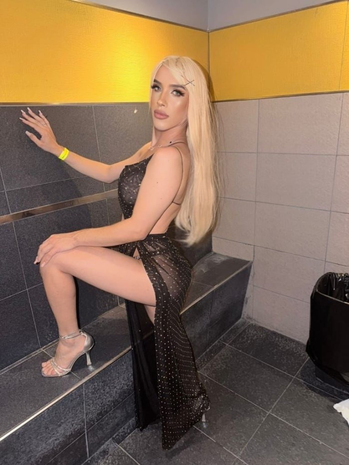 UNA JOVEN TRANS CON GANAS DE COMER EL MUNDO