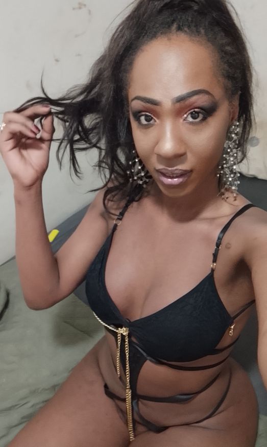 Ola soy gleicy una trans brasileña