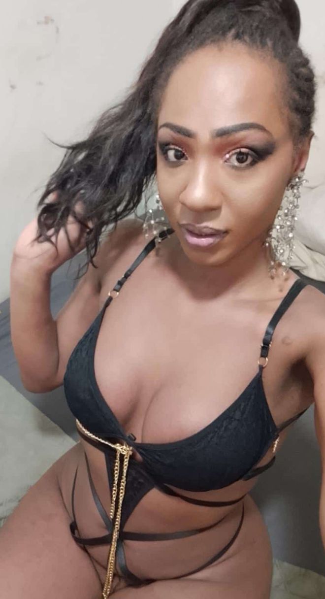 Ola soy gleicy una trans brasileña