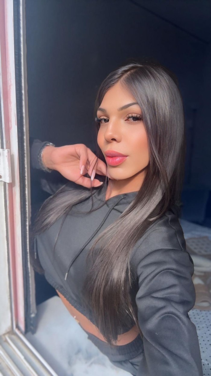 Sexy Melanny pollona y lechera de paso por Madrid