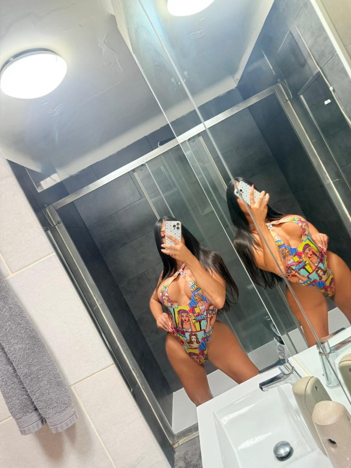 Sexy Melanny pollona y lechera de paso por Madrid