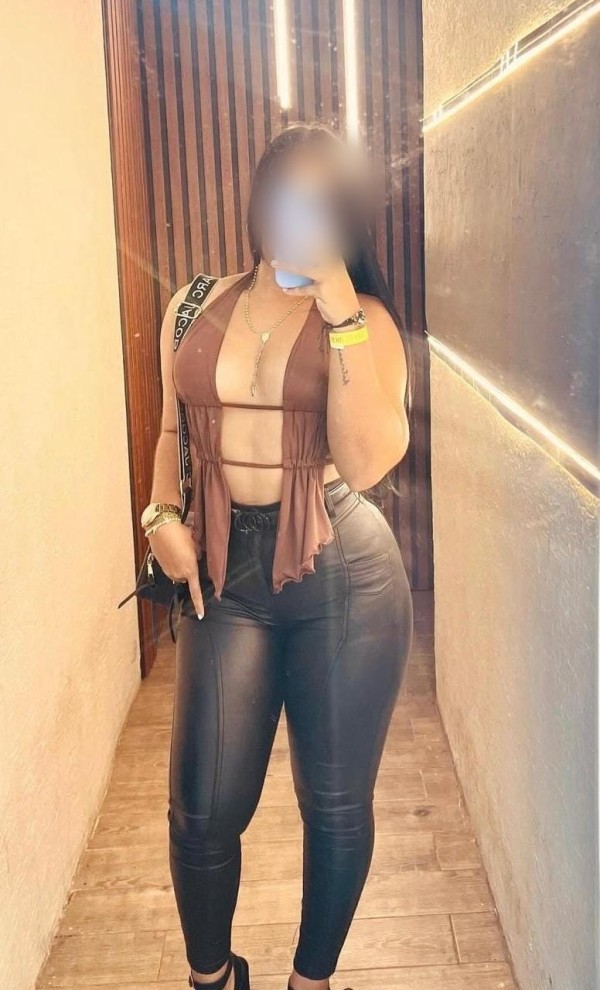 DIOSA DEL PLACER COMPLACIENTE CARIÑOSA EN LAS CANT